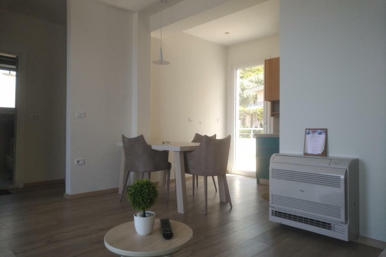 Deluxe Sea Apartment Vlorë Buitenkant foto